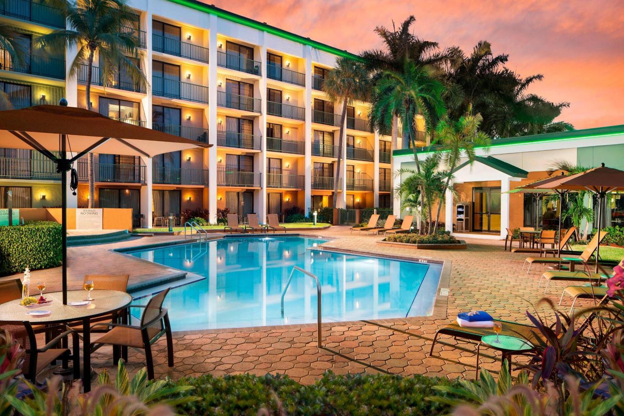 Courtyard By Marriott Fort Lauderdale East / Lauderdale-By-The-Sea Hotel Exterior photo