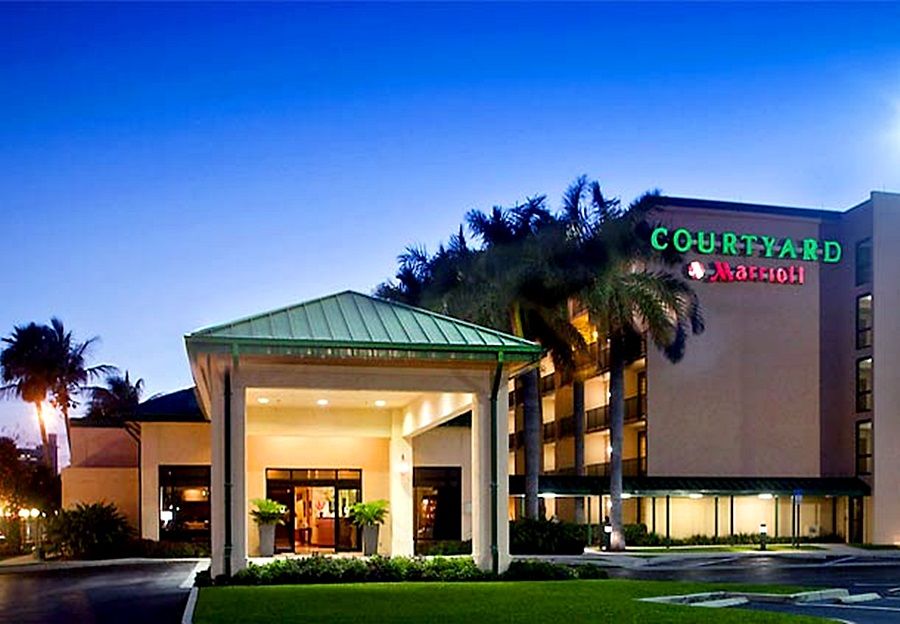 Courtyard By Marriott Fort Lauderdale East / Lauderdale-By-The-Sea Hotel Exterior photo